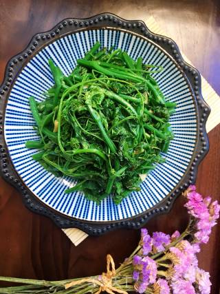Vegetarian Fried Pea Sprouts recipe