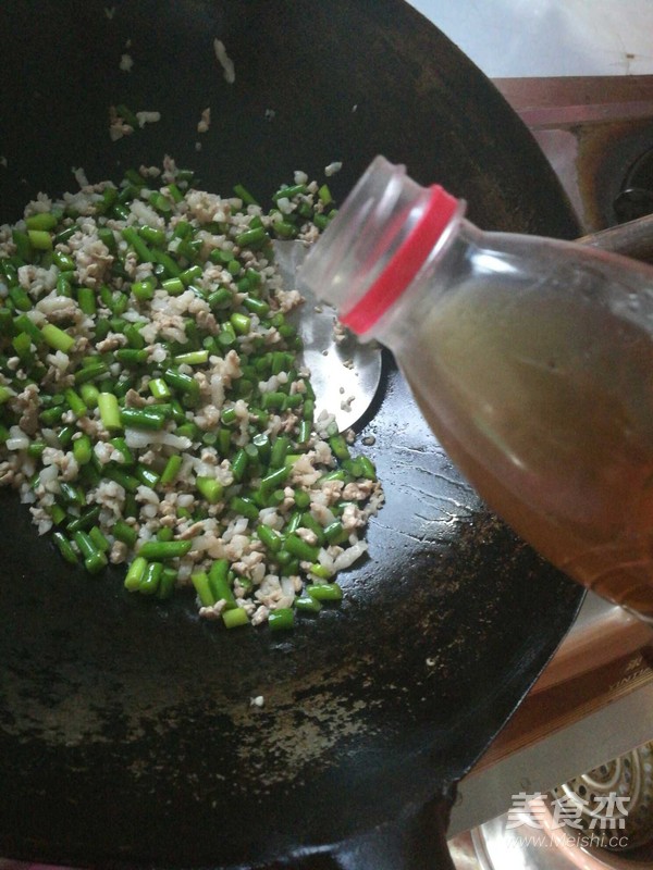 Stir-fried Minced Pork with Garlic Sprouts recipe