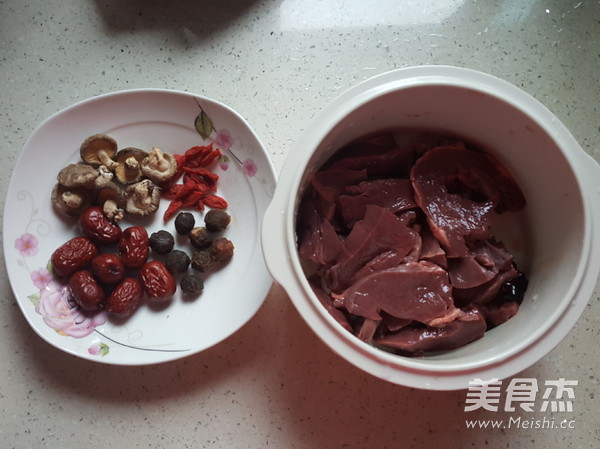 Stewed Pig Heart with Red Dates and Longan recipe