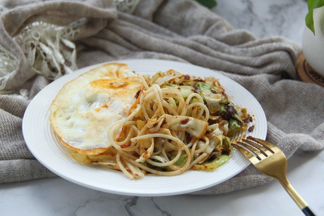 Pasta with Spicy Spicy Savory Cabbage and Shredded Shrimp Sauce recipe