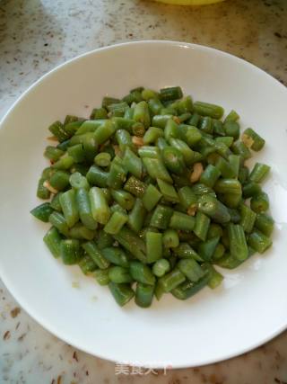 Salad with Garlic and Carob recipe