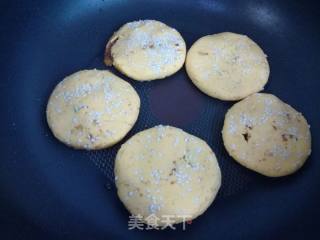 Pumpkin Glutinous Rice Cake with Moon Cake Filling recipe