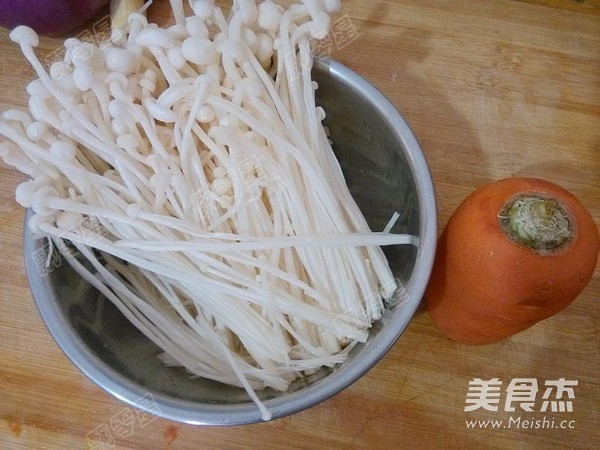 Carrots Mixed with Enoki Mushrooms recipe