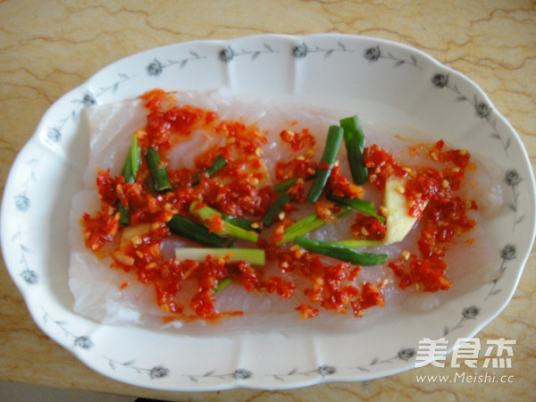 Steamed Chopped Pepper Long Li Fish recipe