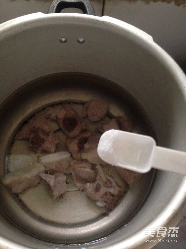 Seaweed Pork Ribs Soup recipe