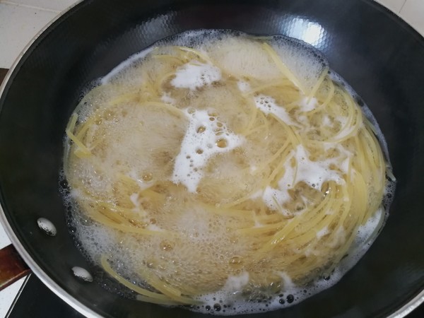 Stir-fried Pasta with Beef Tenderloin with Black Pepper recipe