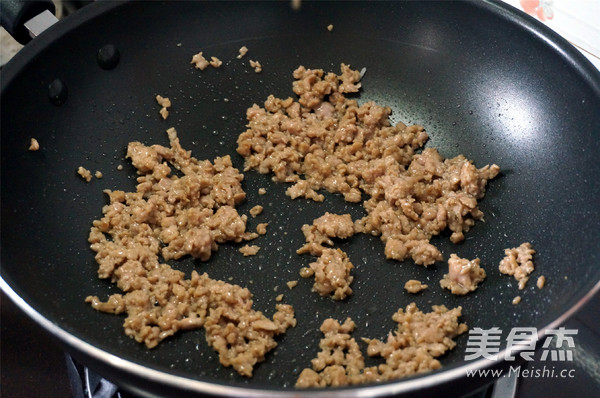 Stir-fried Minced Pork with Carrots and Horseshoe recipe