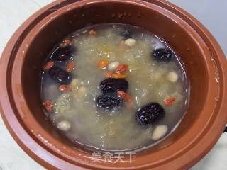 Peanuts, Red Dates and Tremella Soup recipe