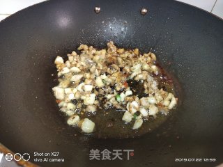 Stir-fried Chicken with Garlic Sprouts recipe