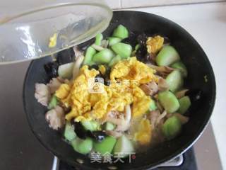 Scrambled Eggs with Loofah and Mushrooms recipe