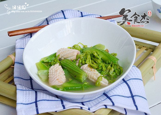 Night Orchid Loofah Soup with Fresh Squid recipe