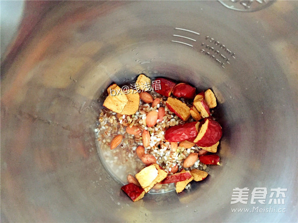 Purple Wheat and Red Dates Rice Porridge recipe