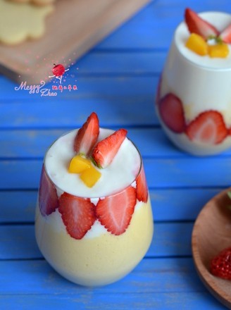 Strawberry Mango Yogurt Smoothie