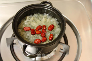 Four Good Desserts to Drive Away Qiuzao: [shuangxue Red Date Papaya Boat] recipe