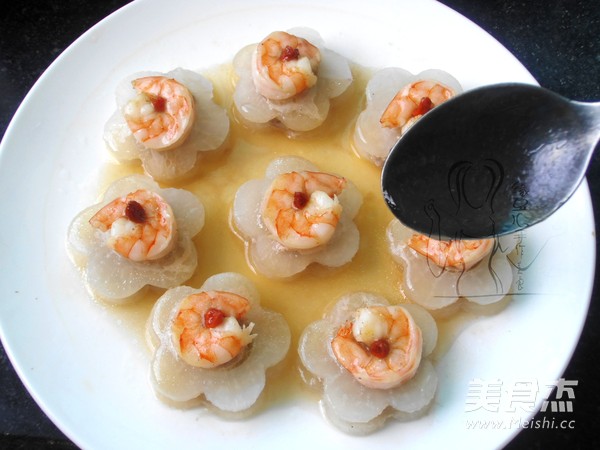 Steamed Prawn Balls with Radish recipe