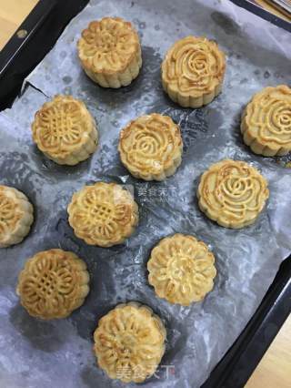 Lotus Paste Moon Cake recipe