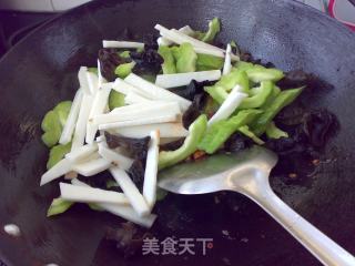 Fried Bitter Gourd with Yam and Cloud Ears recipe