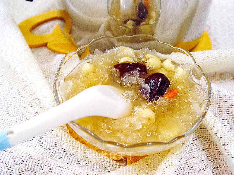 Red Date Tremella and Lotus Seed Soup recipe