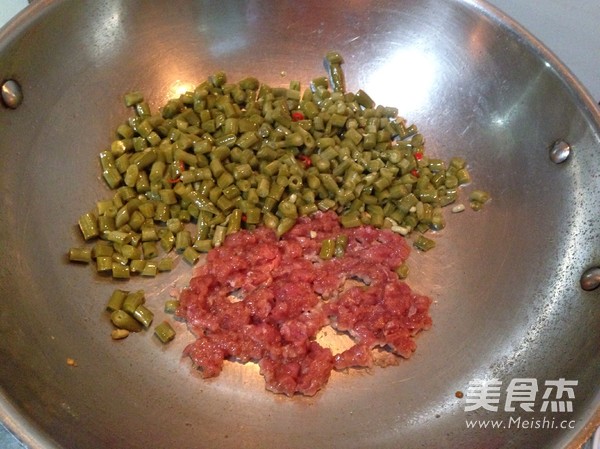 Stir-fried Capers with Pork Moo recipe