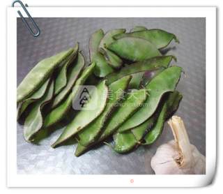 Golden Garlic Stuffed Cat's Ears with Beans recipe