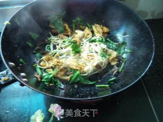 Fried Noodles with Fungus and Egg recipe