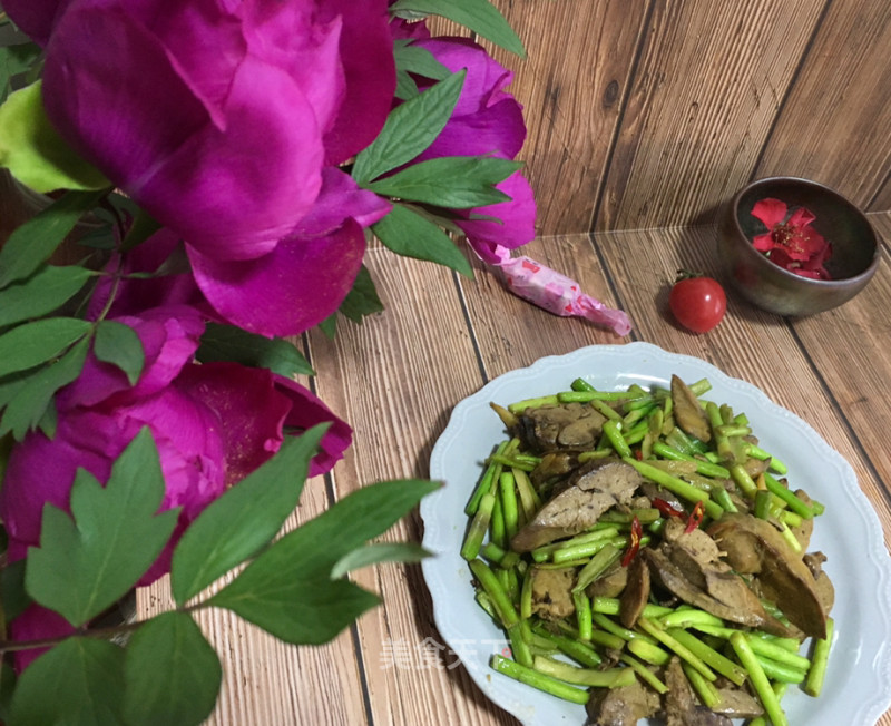 Stir-fried Chicken Liver with Garlic Moss recipe