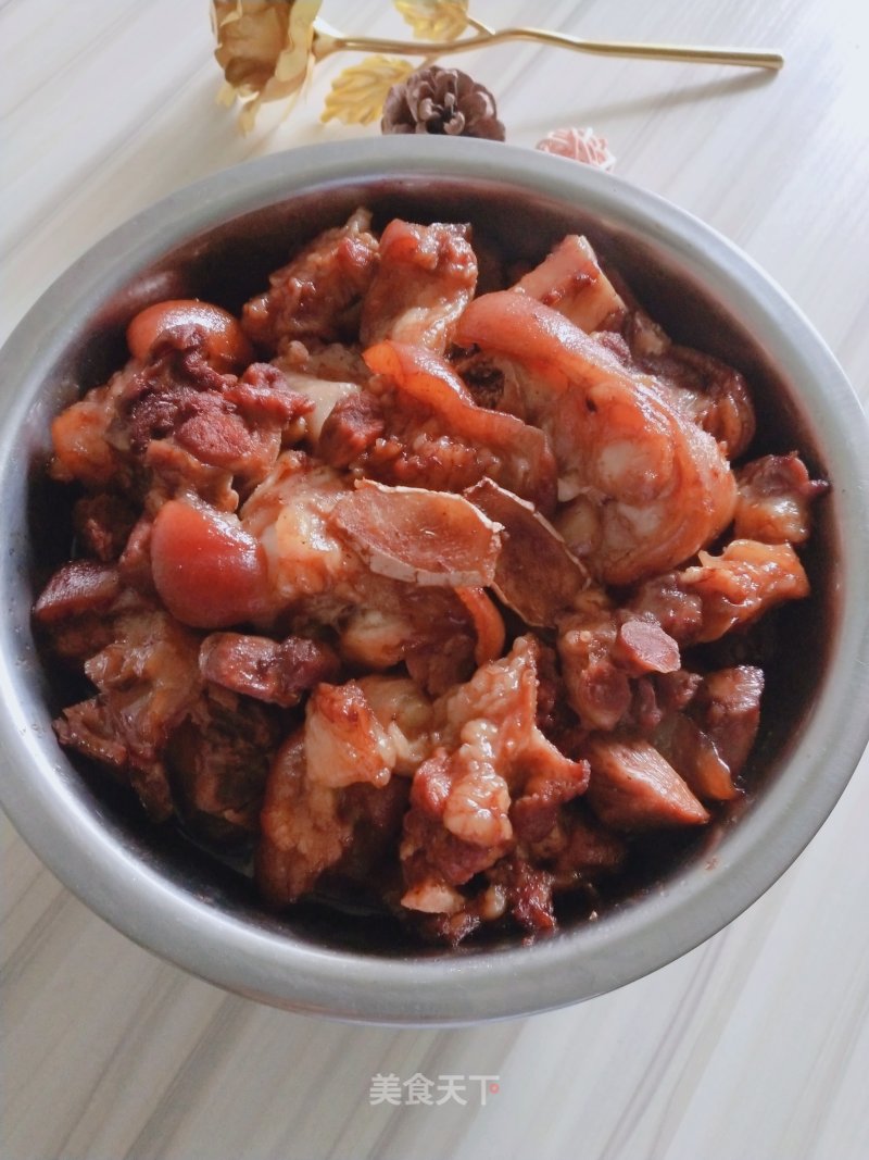 Steamed Pork Knuckles with Taro recipe