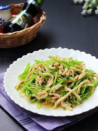 Stir-fried Shredded Chicken with Coriander recipe