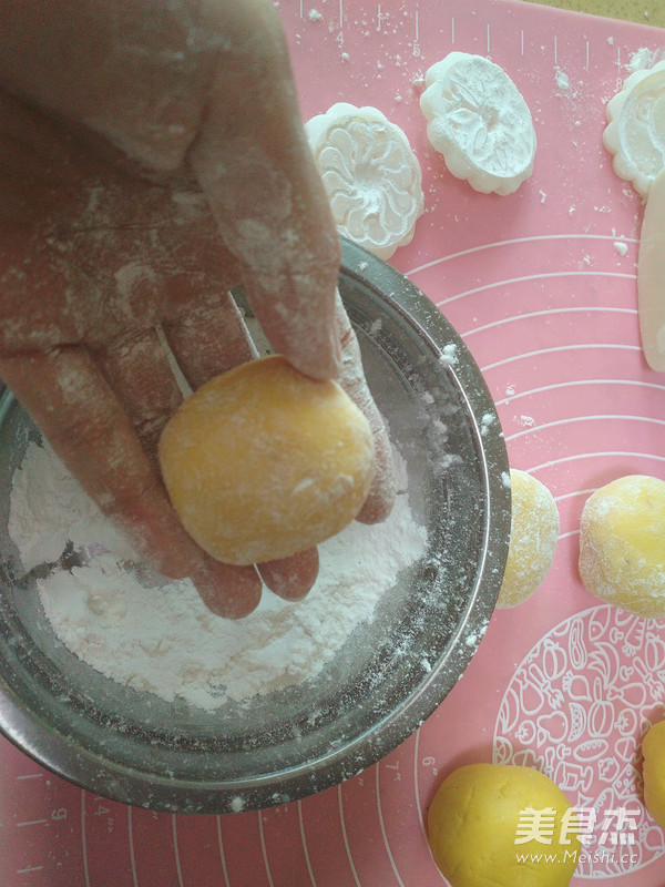 Pumpkin and Red Bean Mooncakes recipe