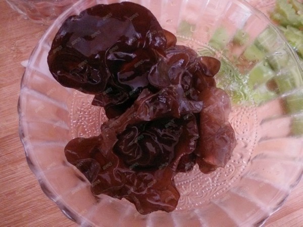 Bitter Melon Mixed with Black Fungus recipe