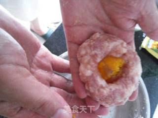 Lion Head with Egg Yolk Core recipe