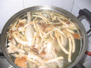 Stewed Chicken Soup with Tea Tree Mushroom recipe