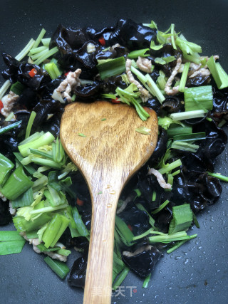 Stir-fried Shredded Pork with Cloud Ears recipe