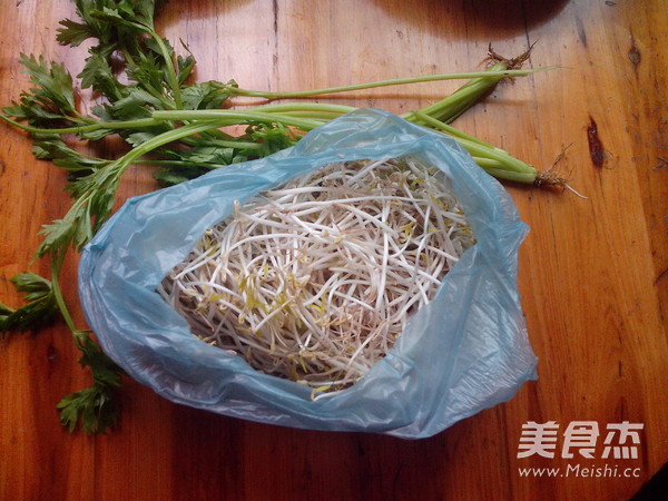 Celery Stir-fried Bean Sprouts recipe