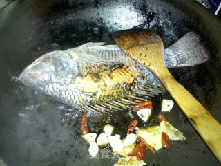 Braised Fish with Garlic Cloves recipe