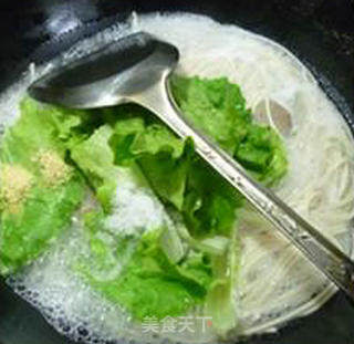 Lettuce and Meatball Ramen recipe