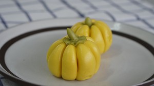 Pumpkin Steamed Buns (with Pipa Knot Video) recipe