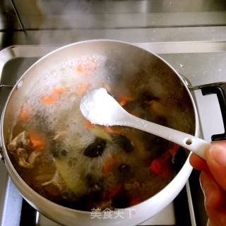 Pigeon Carrot Fungus Soup recipe