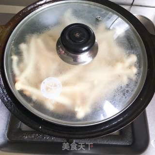 Stir-fried Shredded Pork with White Jade Mushroom recipe
