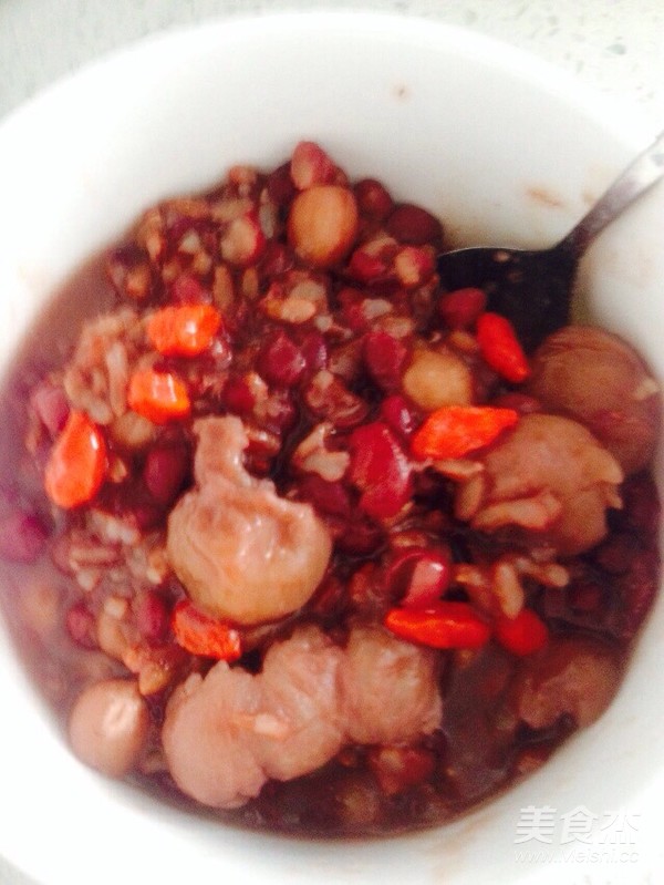 Three Red Longan Red Dates Wolfberry Porridge recipe