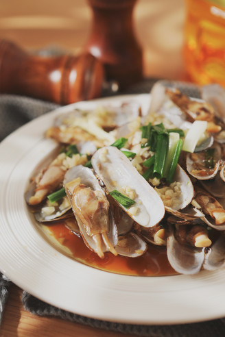 Steamed Razor Clams with Garlic recipe
