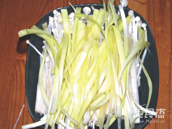 Steamed Leek with Mushrooms and Garlic recipe