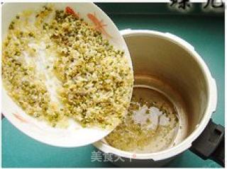 Brown Rice and Mung Bean Porridge---to Invigorate The Spleen and Stomach, Cool and Relieve Heat, Lose Weight and Reduce Fat recipe