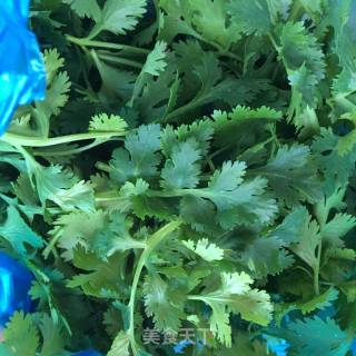 Stir-fried Golden Abalone with Cilantro recipe