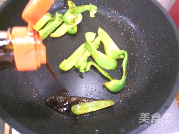 Stir-fried Poached Egg with Green Pepper recipe