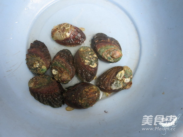 Steamed Fresh Abalone with Garlic recipe