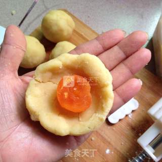 #新良第一节婚纱大赛# Mooncakes with Lotus Seed Paste and Egg Yolk recipe