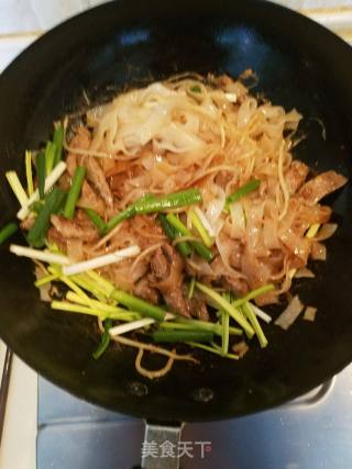 Stir-fried Niuhe recipe
