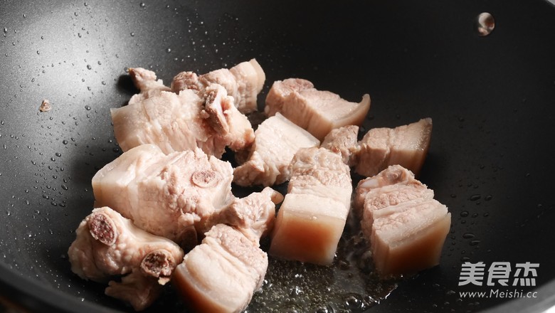 Sauce-flavored Pork Belly Roasted Vegetarian Chicken recipe