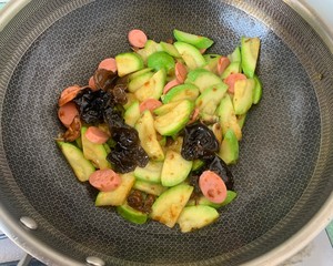 Home Cooking: Stir-fried Zucchini recipe